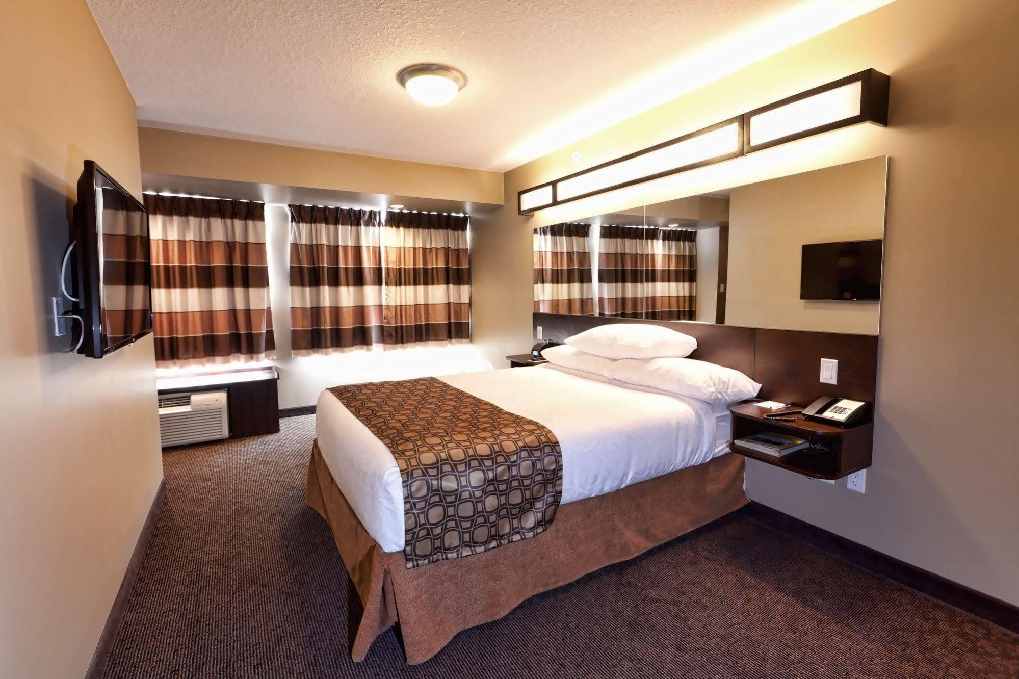 温德姆温本米克罗套房酒店 Weyburn 外观 照片